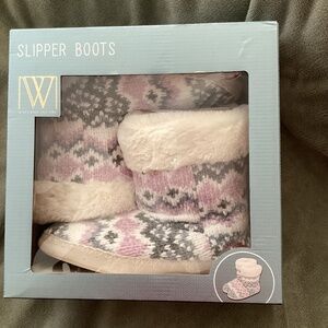 Women Slipper Boots Size M Fit 9 9.5 Measurements White Gray Purple Cozy